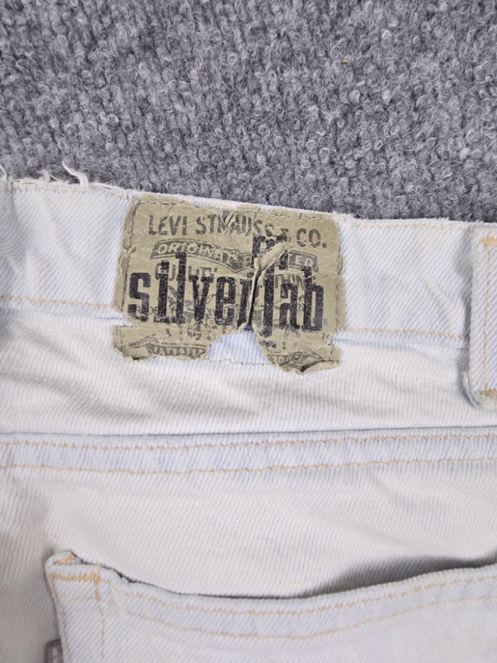 Vintage Levi’s SilverTab Relaxed Fit Jeans 32x34 Made in USA 1992 Light Wash - Picture 7 of 16